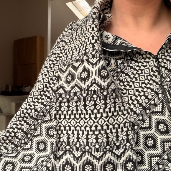 Vintage 1960’s/70’s Black & White Geometric Fringe Poncho - Picture 3 of 6